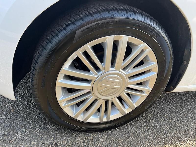 Used VW up! move up! 60 HP (44 kW) 2016 White Hatchback