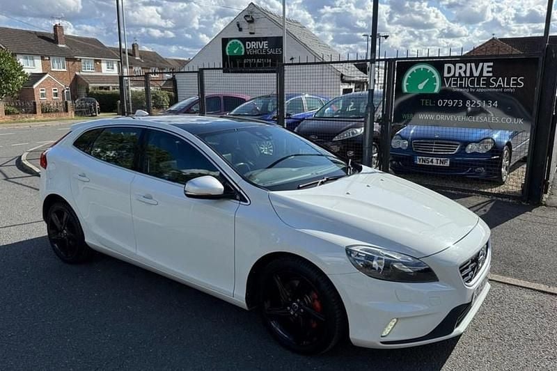 White Used 2015 Volvo V40 R-Design Estate | £7,450 (Good price) - Image 1/1