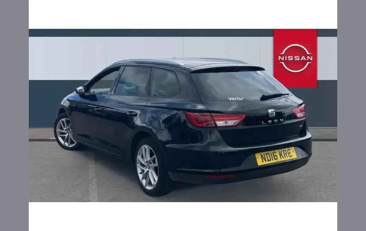 Used Seat Leon SE Dynamic 108 HP (79 kW) 2016 Black Estate