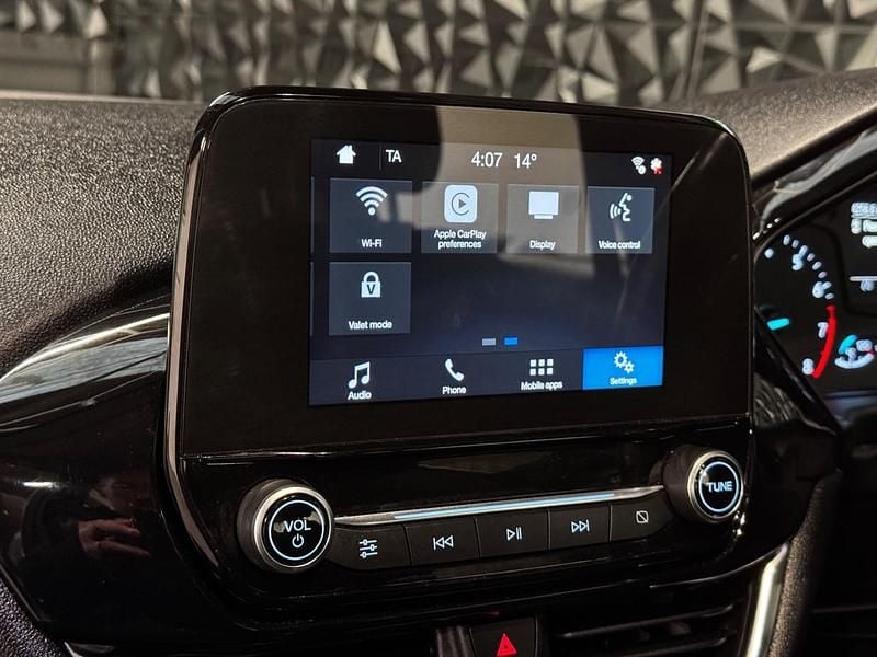 Used Ford Fiesta Zetec 2018 White Hatchback