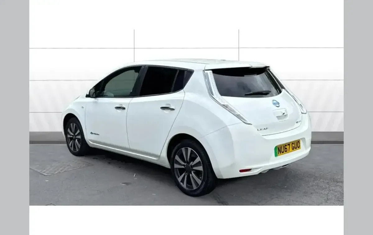 Used Nissan Leaf Tekna 80 kW (109 HP) 2017 White Hatchback