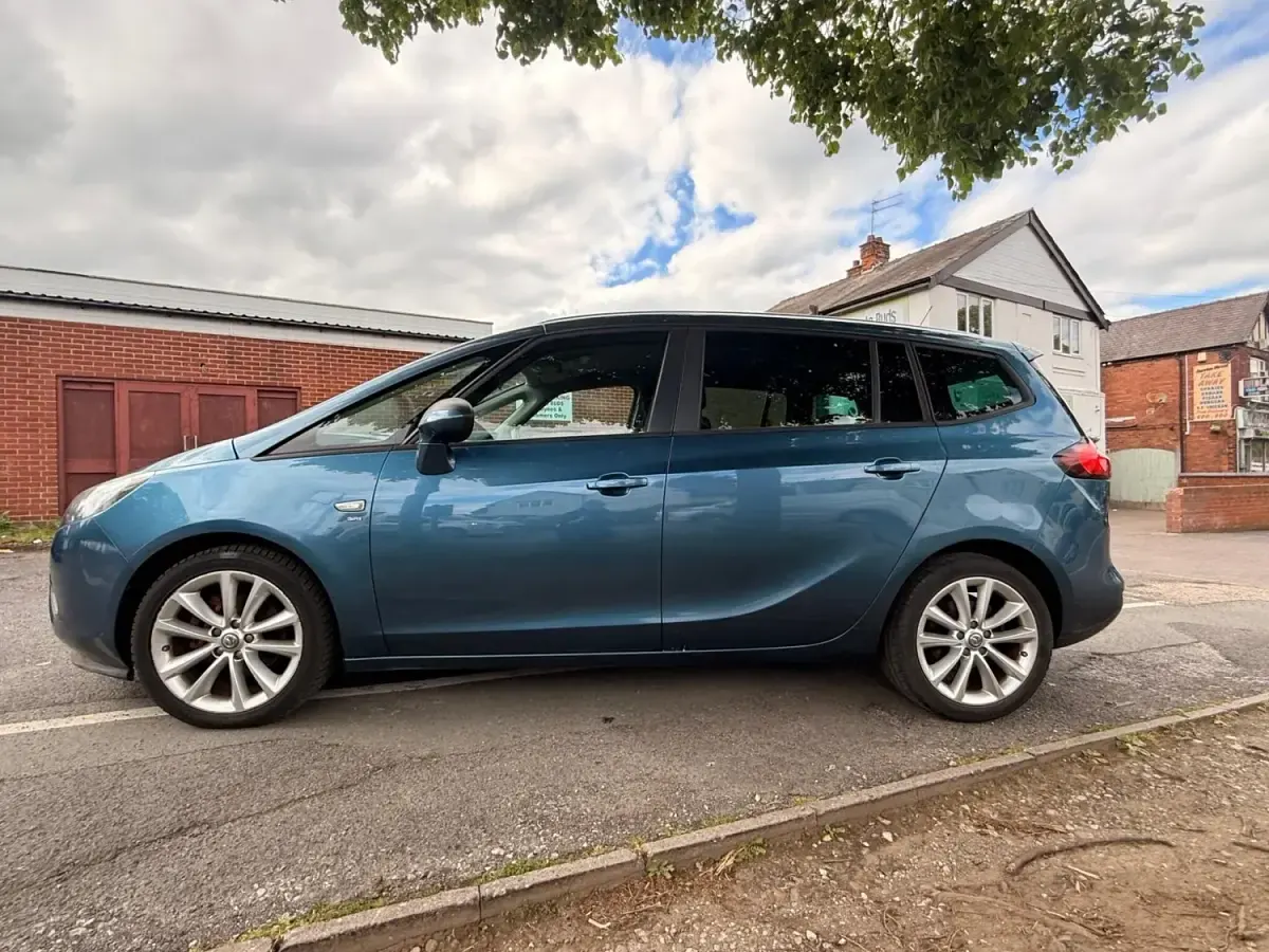 Usado Vauxhall Zafira SRi 140 CV (102 kW) 2015 Azul Monovolumen