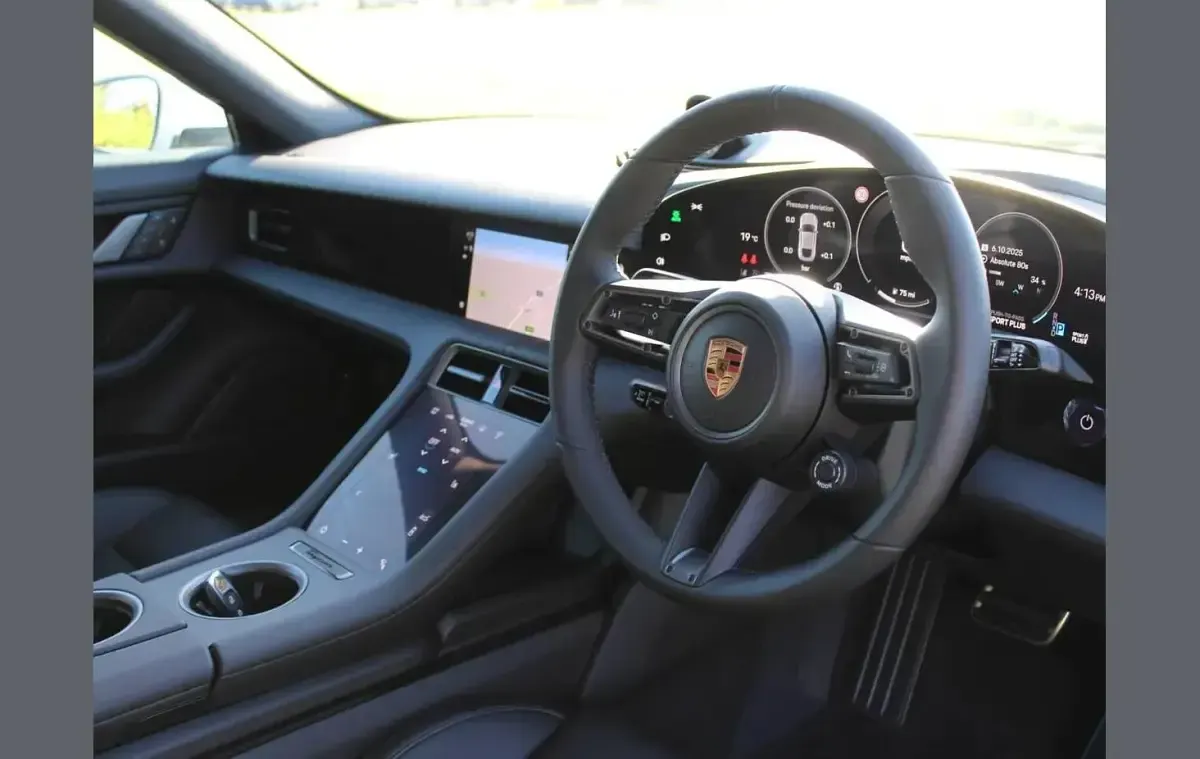 Begagnad Porsche Taycan 439 kW (598 HK) 2026 Grå Sedan