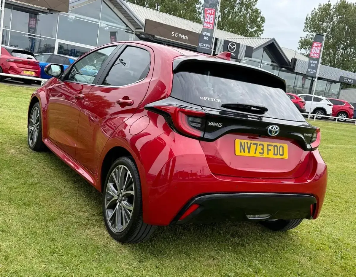 Used Toyota Yaris Hybrid 114 HP (83 kW) 2023 Red