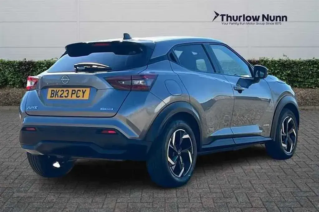 Używany Nissan Juke N-Connecta 143 KM (105 kW) 2023 Szary SUV