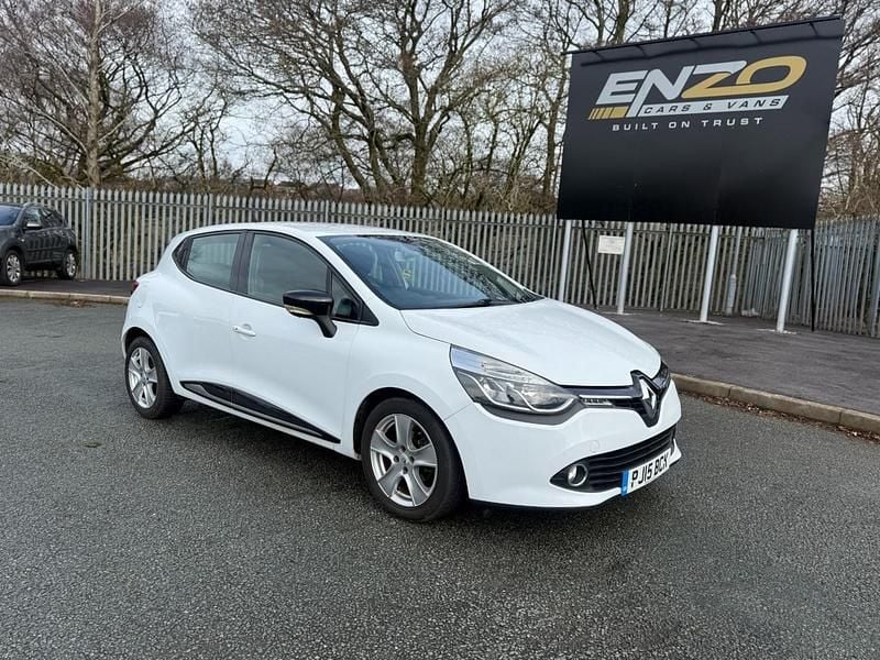 Used Renault Clio IV Dynamique 90 HP (66 kW) 2015 White Hatchback