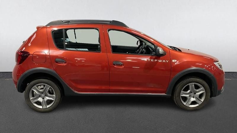 Used Dacia Sandero Ambiance 90 HP (66 kW) 2017 Red Hatchback