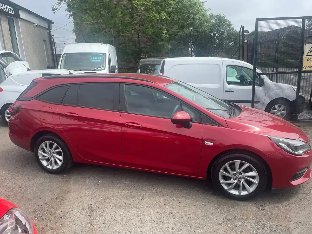Used Vauxhall Astra S 105 HP (77 kW) 2021 Red Estate