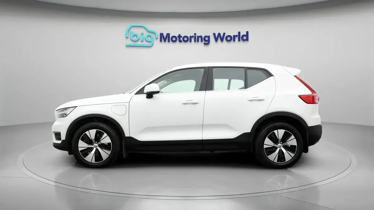 Used Volvo XC40 Inscription 211 HP (155 kW) 2021 White SUV