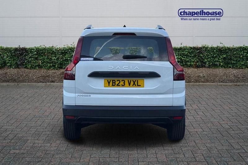 Second-hand Dacia Jogger Essentiel 110 CP (80 kW) 2023 Alb Monovolum
