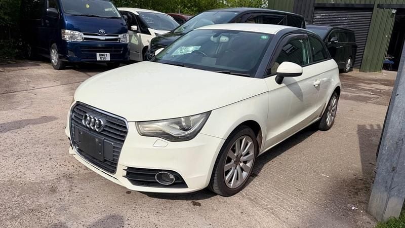 Begagnad Audi A1 2011 Vit Halvkombi