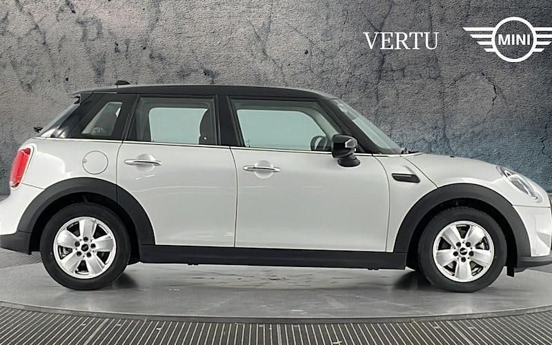 Begagnad Mini Cooper Classic 136 HK (100 kW) 2022 Silver Halvkombi