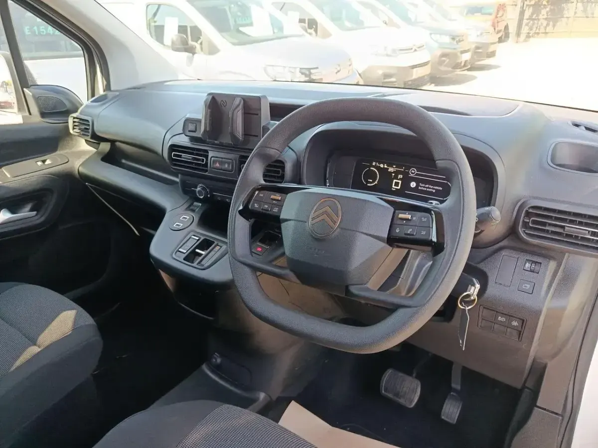 Used Citroën Berlingo 98 kW (134 HP) 2025 White MPV