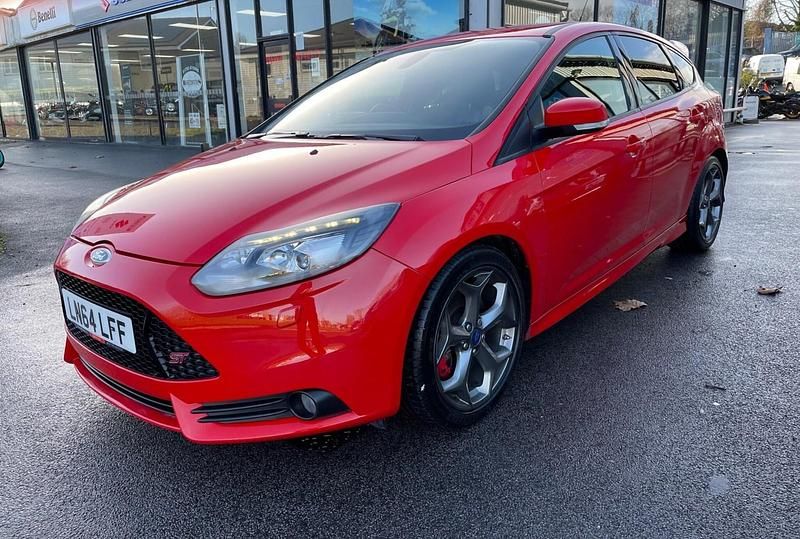 Used Ford Focus ST 250 HP (183 kW) 2014 Red Hatchback