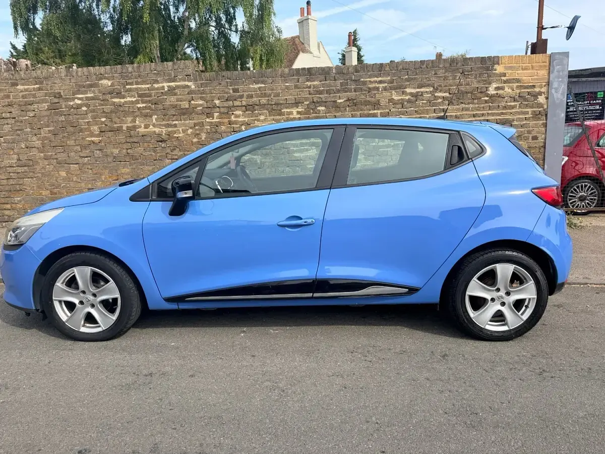 Used Renault Clio Dynamique 90 HP (66 kW) 2014 Blue Hatchback