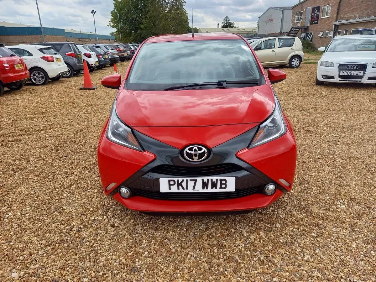 Used Toyota Aygo x-style 69 HP (50 kW) 2017 Red Hatchback