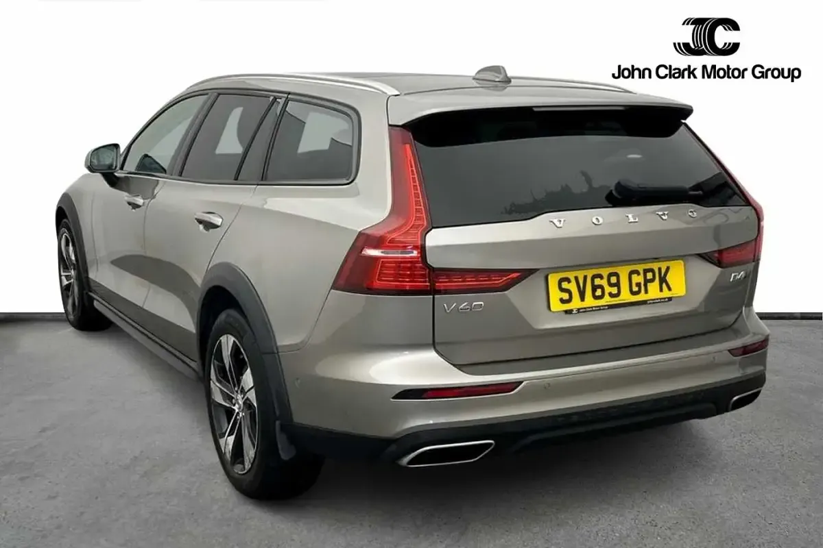 Used Volvo V60 CC Plus 188 HP (138 kW) 2019 Grey Estate