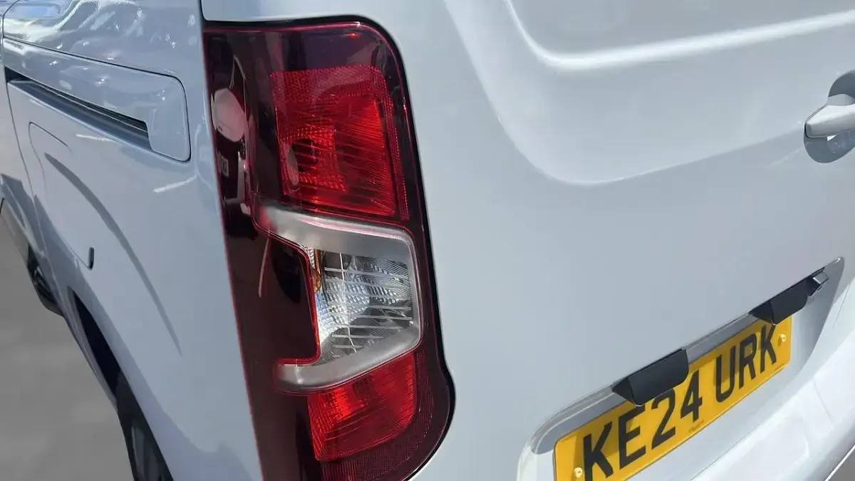 Used Citroën Berlingo 101 HP (74 kW) 2024 White MPV