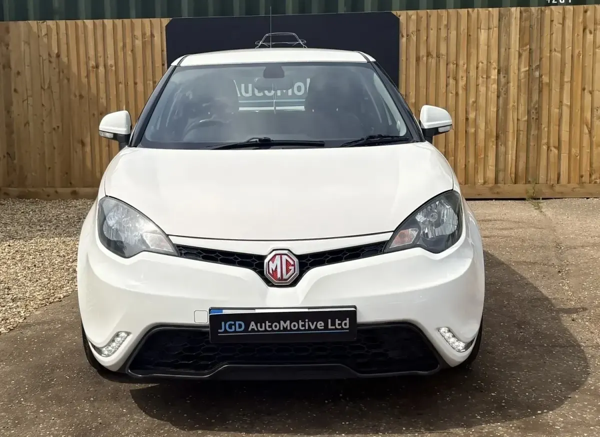 Used MG MG3 106 HP (77 kW) 2015 White Hatchback