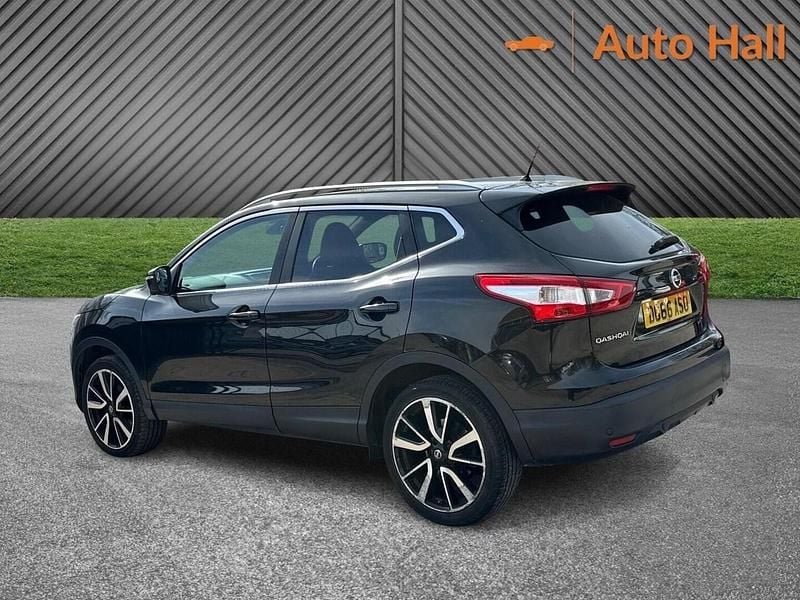 Used Nissan Qashqai S 110 HP (80 kW) 2016 Black SUV