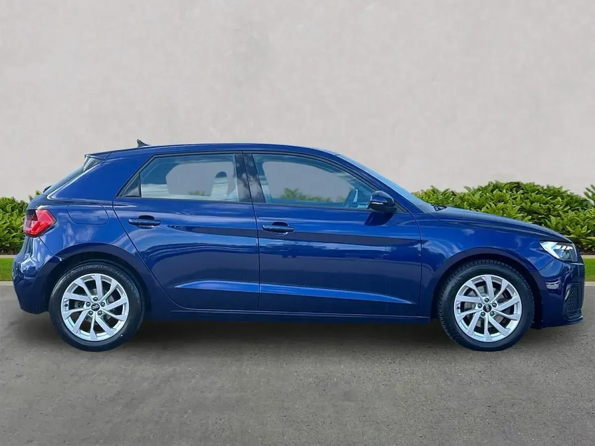 Käytetty Audi A1 Sport 110 HP (80 kW) 2023 Sininen Katumaasturi