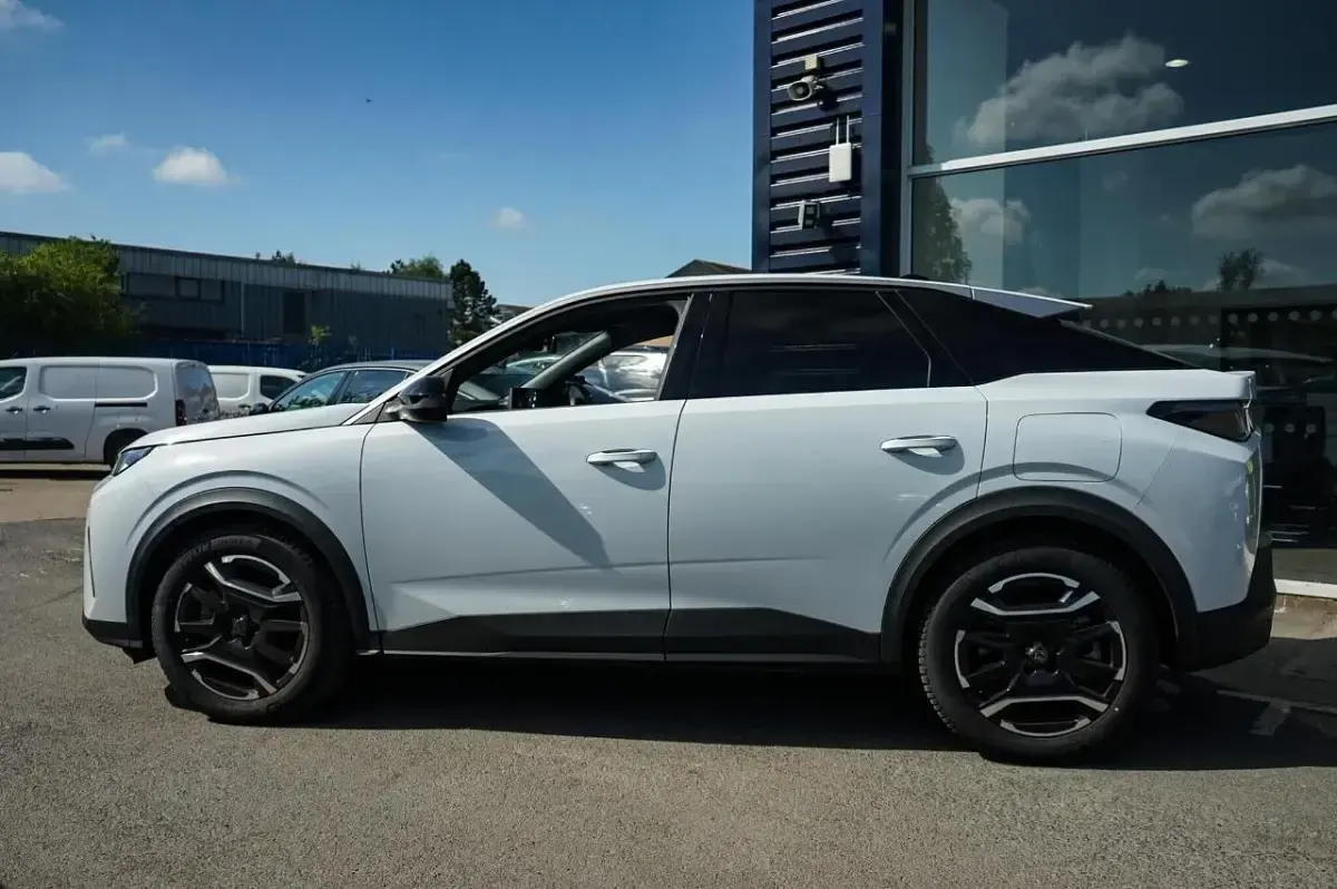 New Peugeot e-3008 Allure 156 kW (213 HP) 2026 White SUV