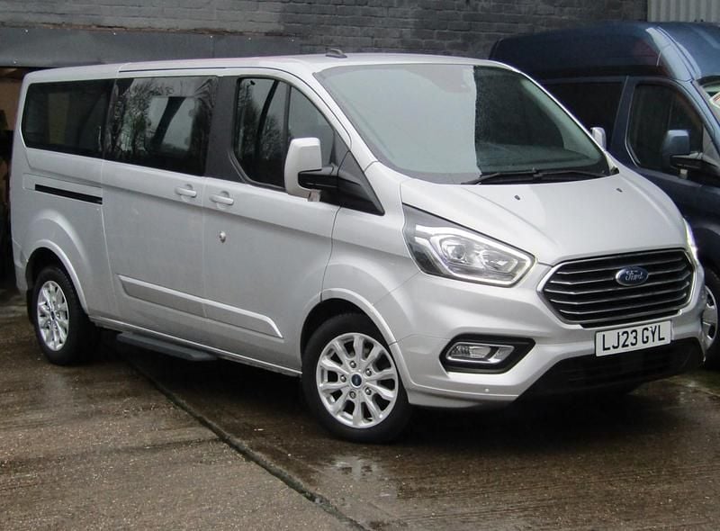 Used Ford Tourneo Custom Titanium 130 HP (95 kW) 2023 Silver Van
