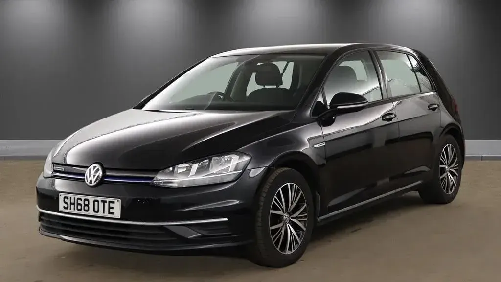 Used VW Golf VII SE 130 HP (95 kW) 2018 Black Hatchback
