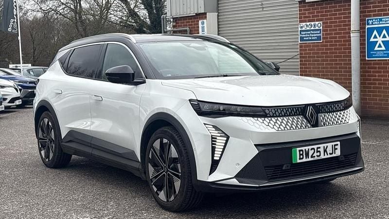 Used Renault Scenic E-Tech Komfort 125 kW (170 HP) 2025 Twotone metallic  arctic white with diamond black roof  SUV