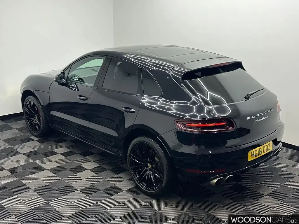 Used Porsche Macan Turbo 400 HP (294 kW) 2018 Black SUV