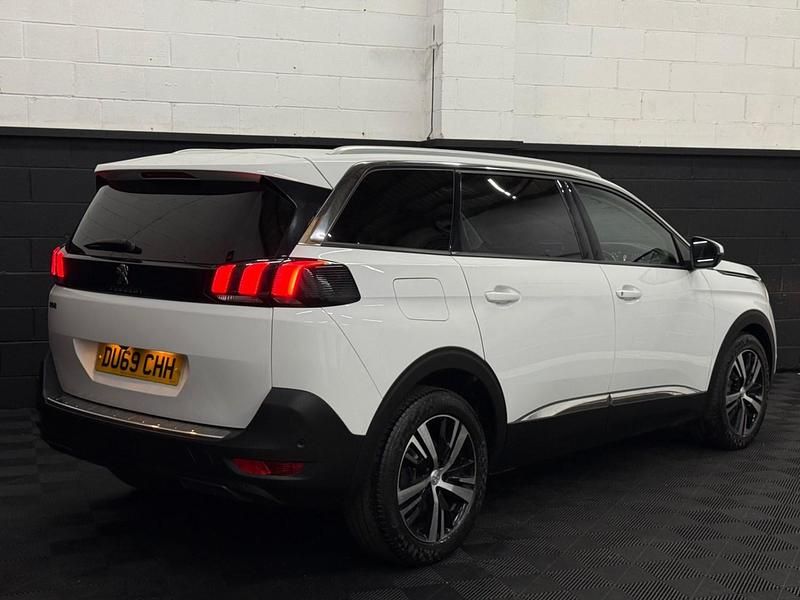 Used Peugeot 5008 Allure 130 HP (95 kW) 2019 White Hatchback
