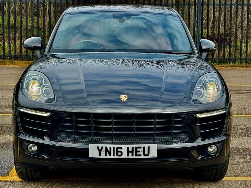 Used Porsche Macan 252 HP (185 kW) 2016 Black SUV