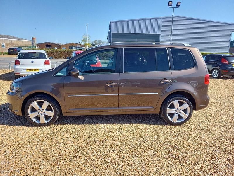 Used VW Touran Sportline 140 HP (102 kW) 2011 Brown MPV