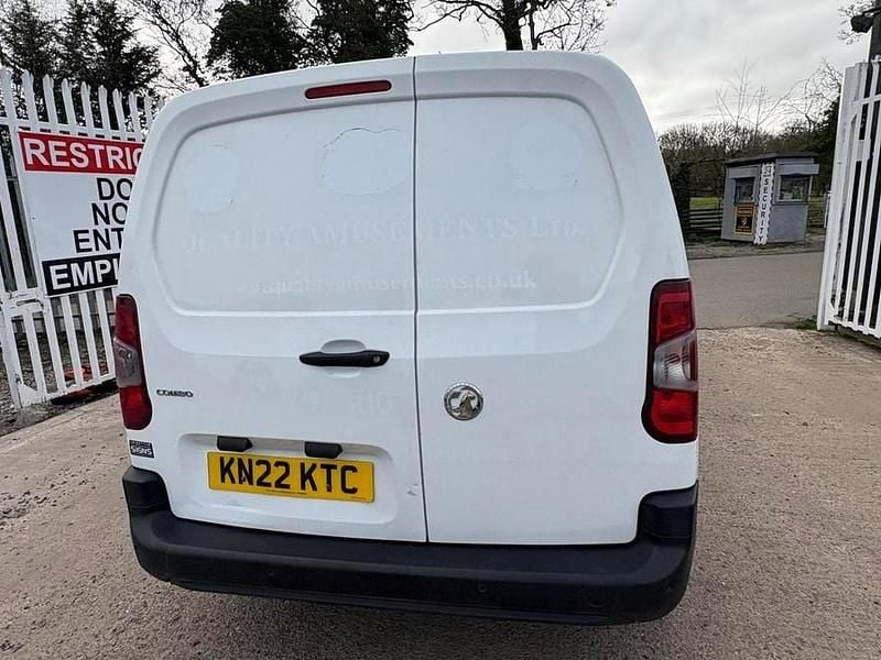 Used Vauxhall Combo 100 HP (73 kW) 2022 White MPV