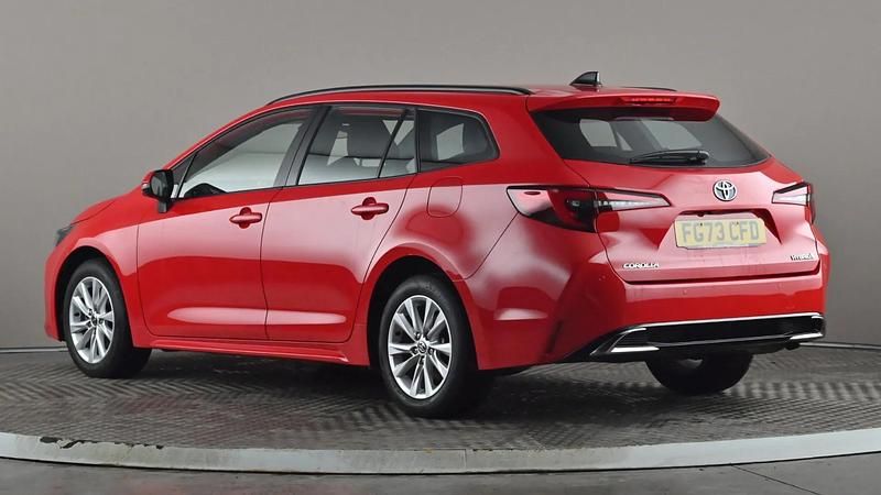 Used Toyota Corolla 140 HP (102 kW) 2023 Red Estate