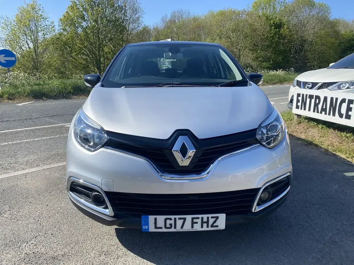 Used Renault Captur Dynamique 90 HP (66 kW) 2017 Silver SUV
