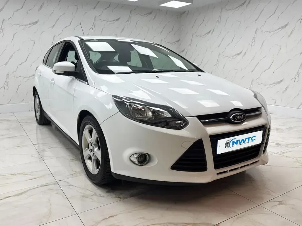 Begagnad Ford Focus Zetec 115 HK (84 kW) 2014 Vit Halvkombi