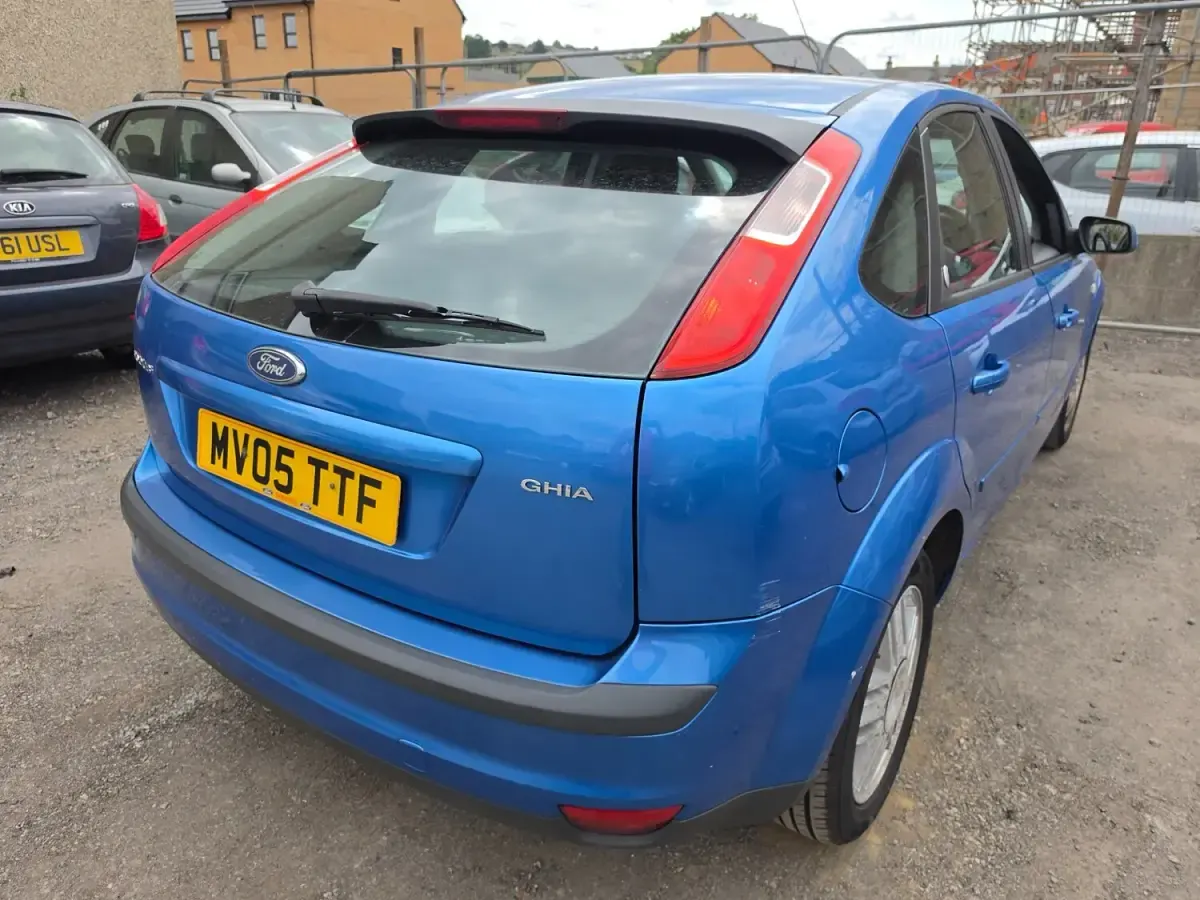 Used Ford Focus Ghia 2005 Blue Hatchback