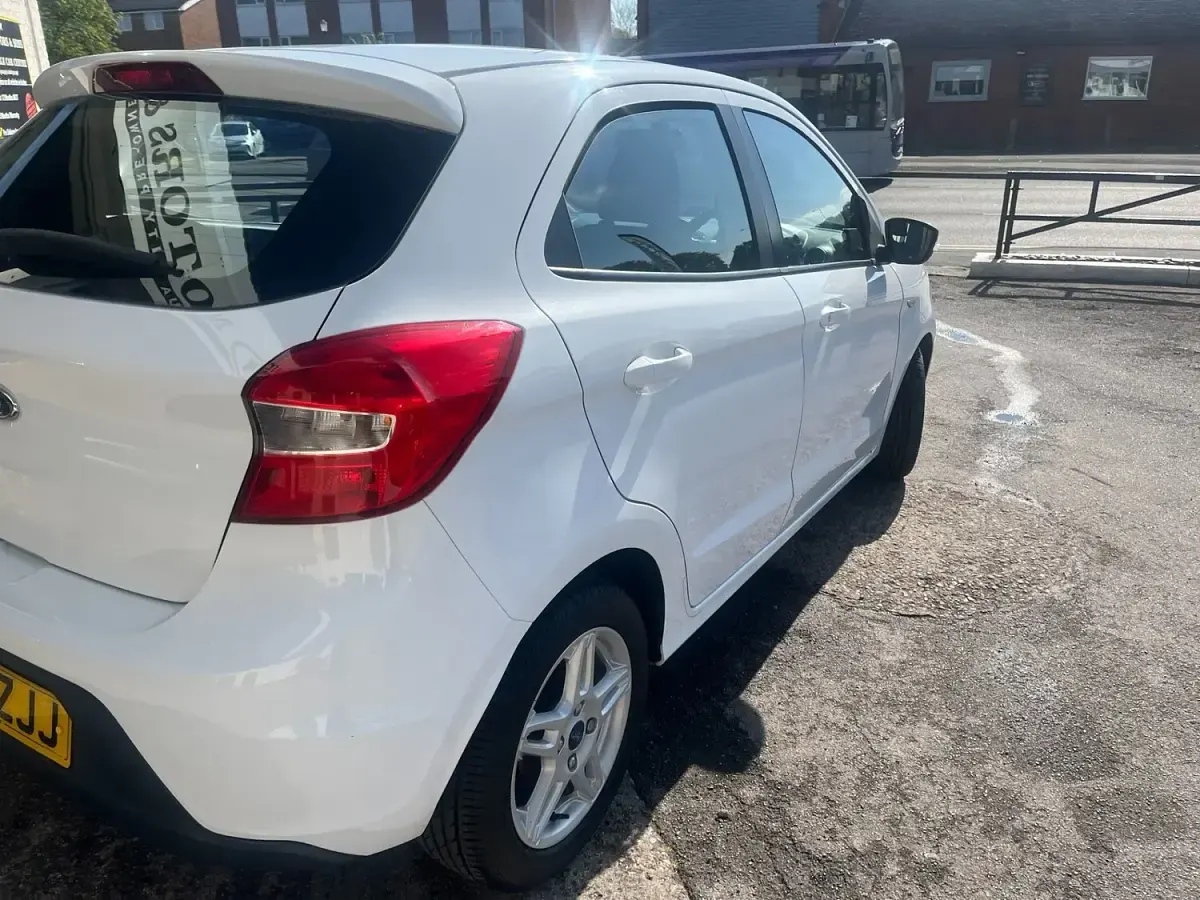 Used Ford Ka Plus Zetec 85 HP (62 kW) 2017 White Hatchback