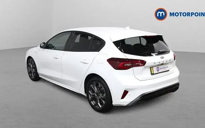 Second-hand Ford Focus ST-Line 125 CP (91 kW) 2022 Alb Hatchback