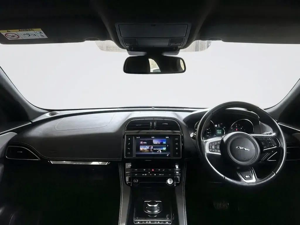 Second-hand Jaguar F-Pace R-Sport 180 CP (132 kW) 2018 Albastru SUV