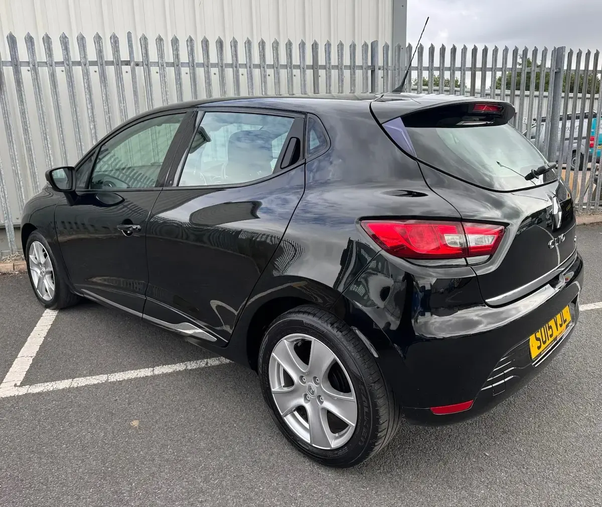 Used Renault Clio Dynamique 90 HP (66 kW) 2015 Black Hatchback