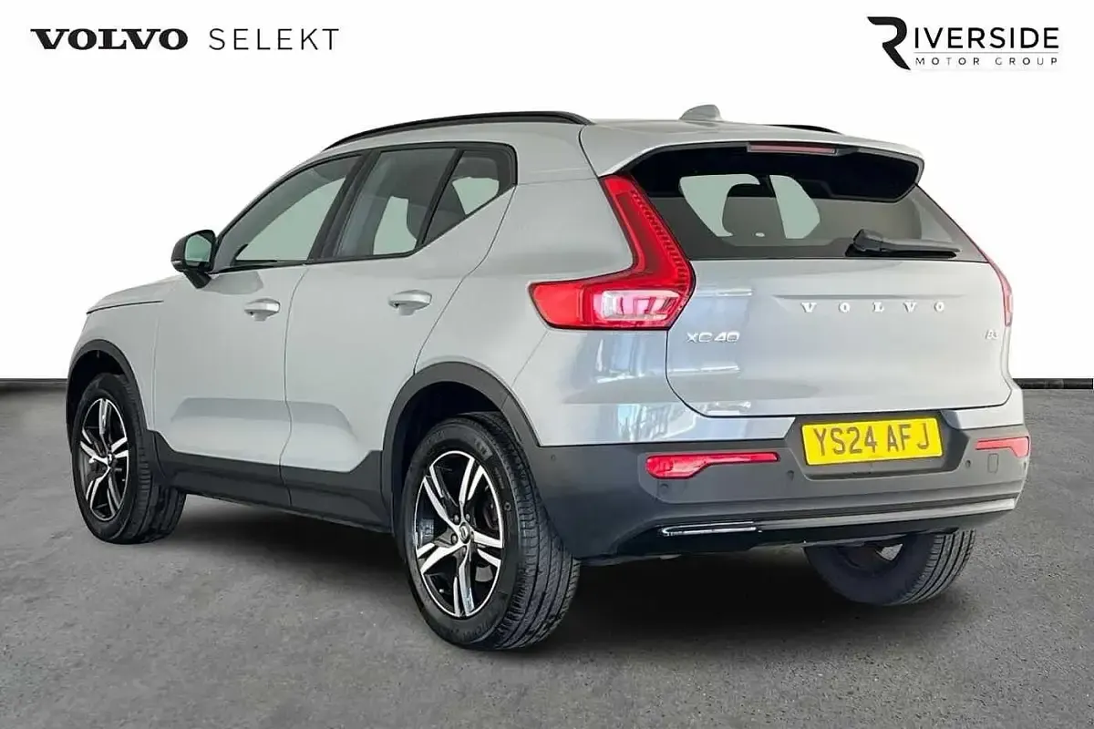 Begagnad Volvo XC40 Plus 2024 Grå SUV