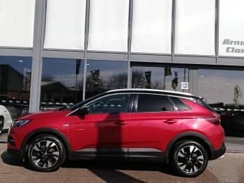 Used Vauxhall Grandland X Design Edition 130 HP (95 kW) 2019 Red SUV