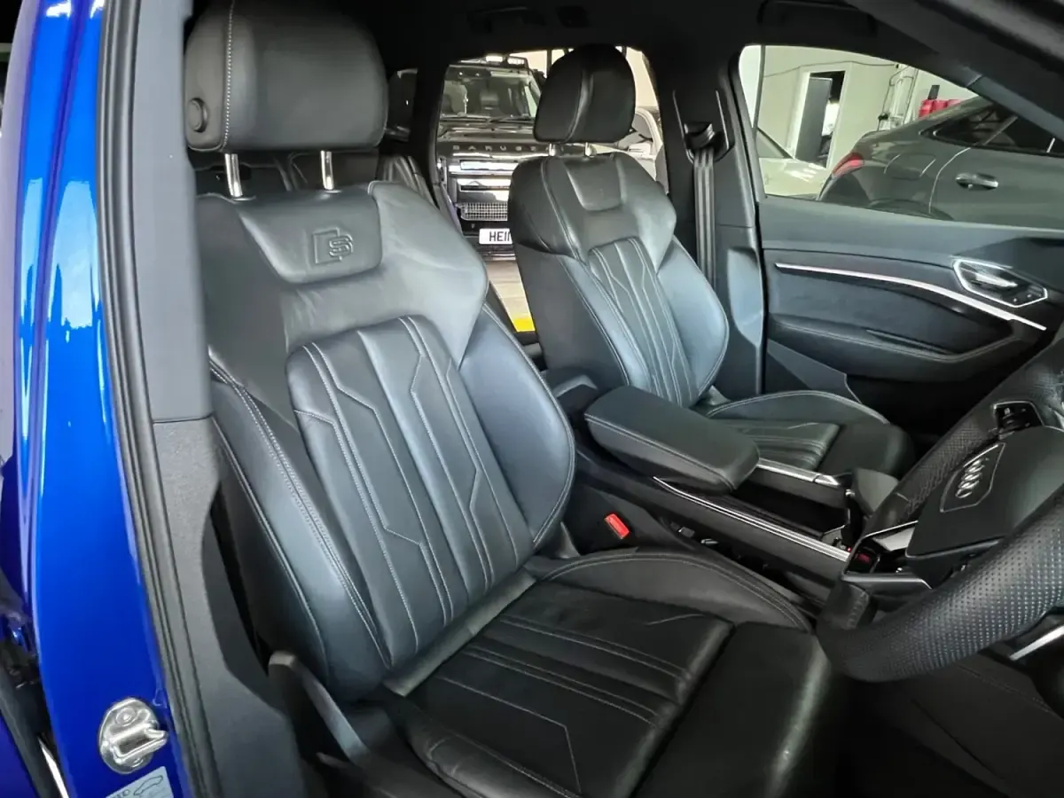 Usado Audi e-tron Black Edition 300 kW (408 CV) 2023 Azul SUV
