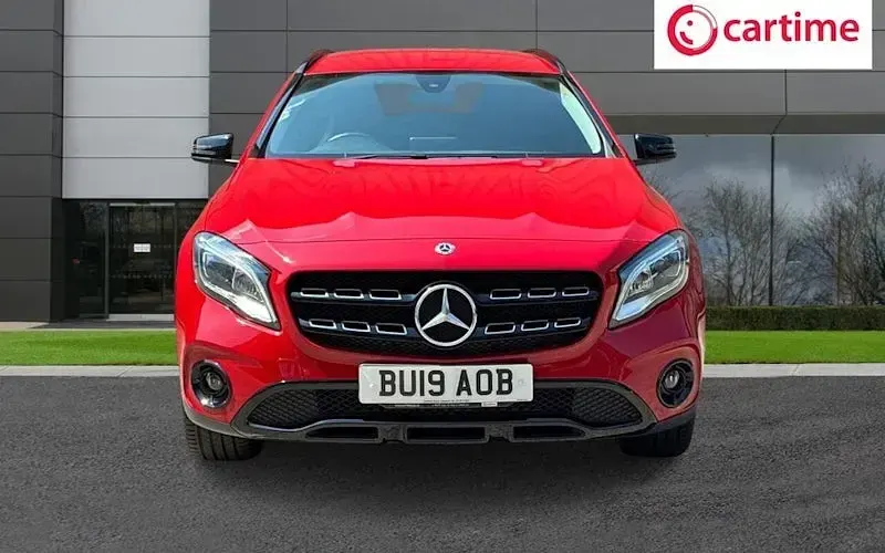 Used Mercedes GLA180 Urban 122 HP (89 kW) 2019 Red SUV