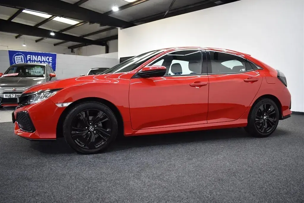 Used Honda Civic SE 129 HP (94 kW) 2017 Red Hatchback