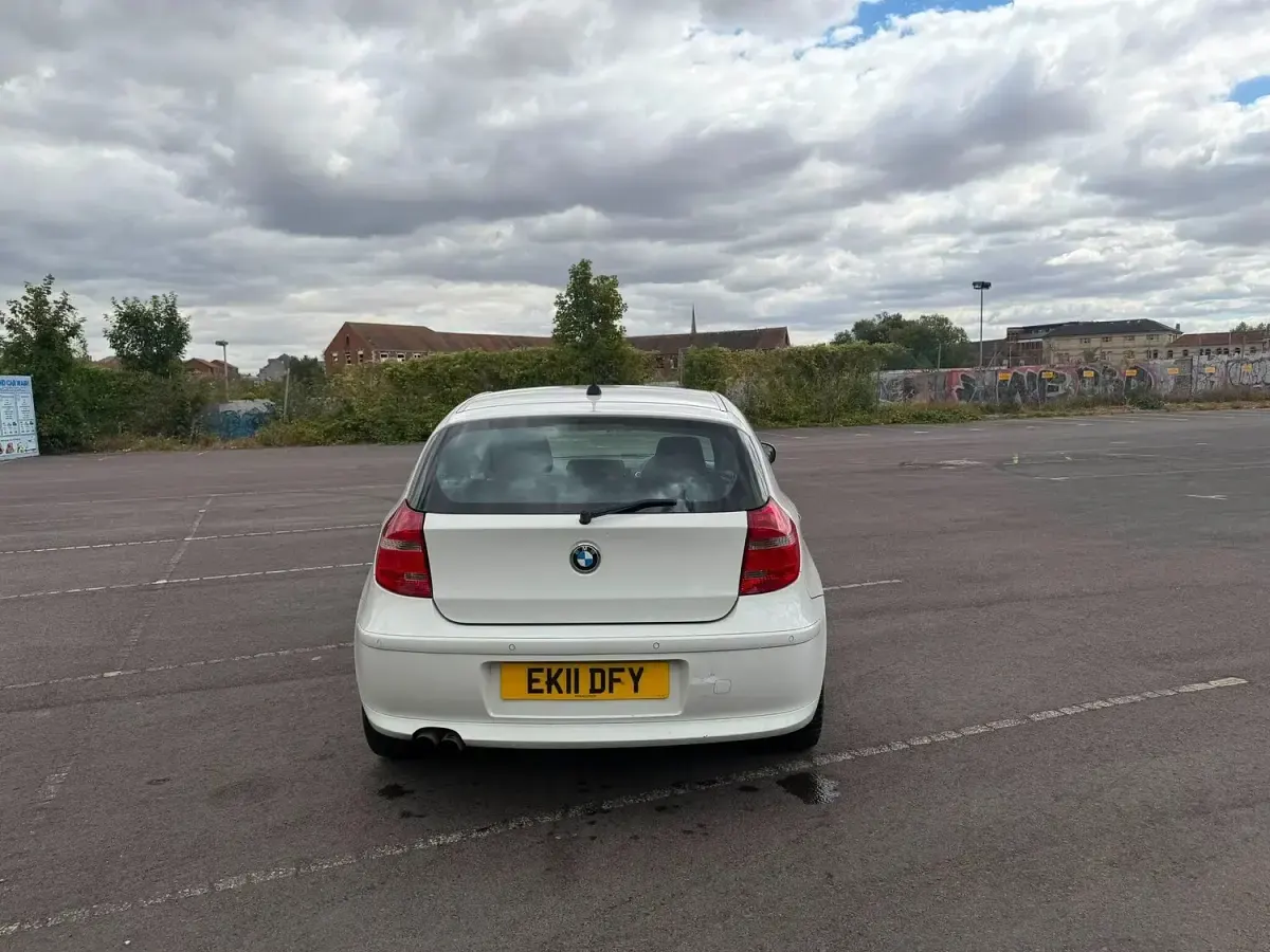 Used BMW 116 Sport Line 2011 White Hatchback