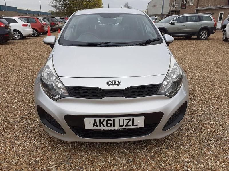 Used Kia Rio Air 85 HP (62 kW) 2011 Silver Hatchback