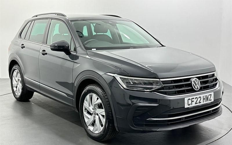 Used 2024 VW Tiguan Life SUV | £18,086 (Super price) - Image 1/3